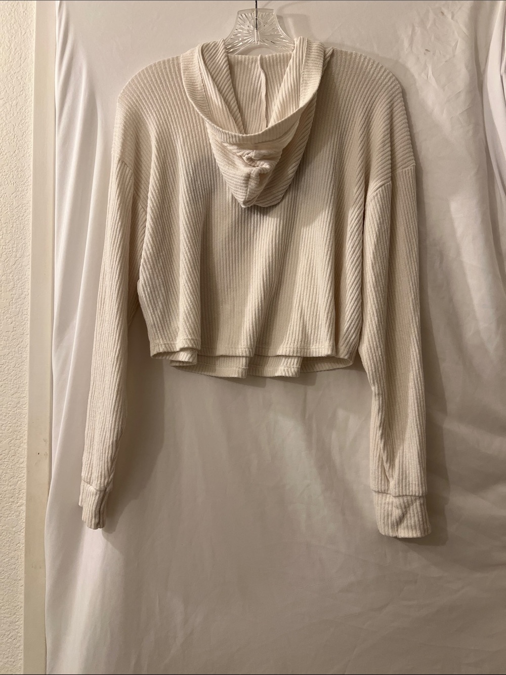 Hollister Cream Ribbed Cropped Hoodie with Navy Logo - Picture 3 of 3